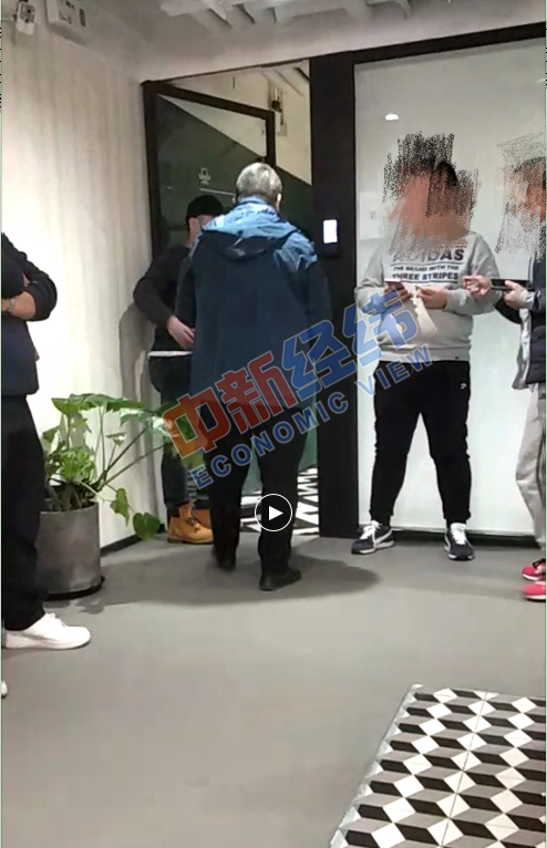 易到磕头门后，有车主上门讨债:已2个月无法提现