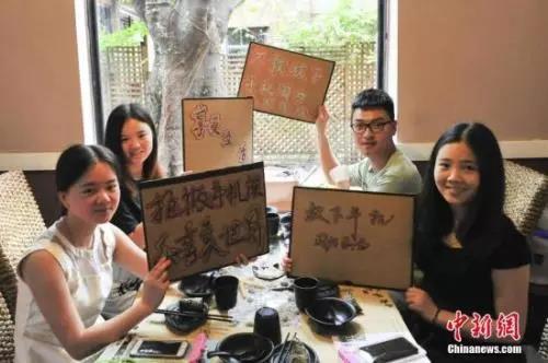 抖音5分钟人间1小时? 短视频刷屏背后的沉迷与觉醒