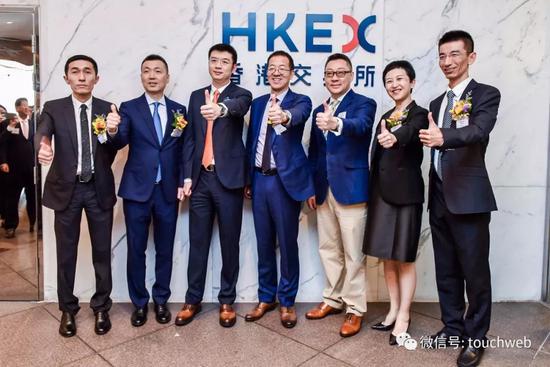 新东方在线上市:要做网师摇篮 俞敏洪时隔13年再敲钟